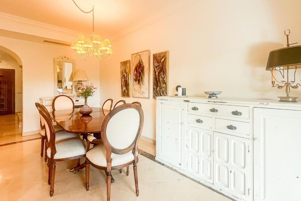 Oleholidays Adosado Alzambra Vasari Puerto Banus Сasa de vacaciones *