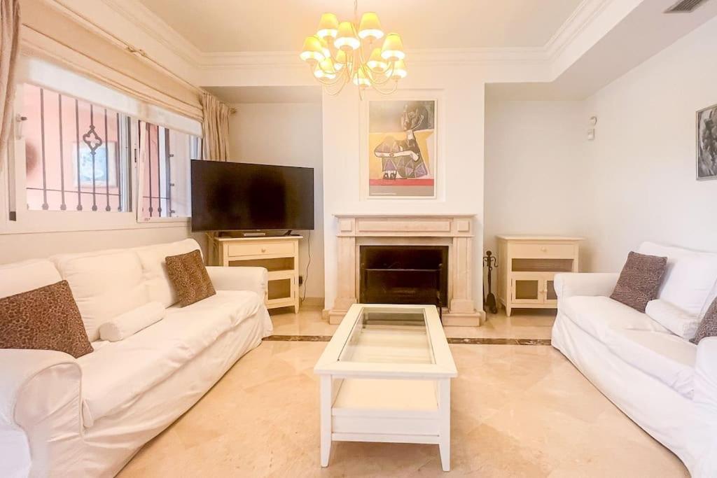 Oleholidays Adosado Alzambra Vasari Puerto Banus Сasa de vacaciones