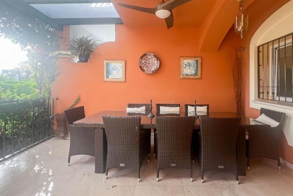 Oleholidays Adosado Alzambra Vasari Puerto Banus Сasa de vacaciones