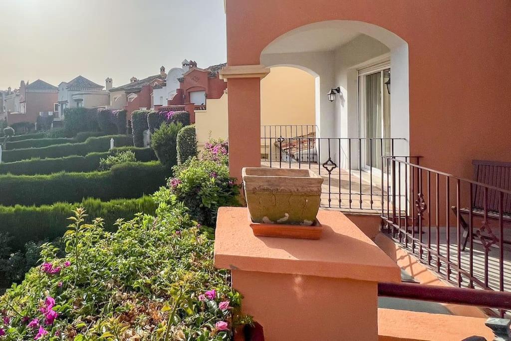 Oleholidays Adosado Alzambra Vasari Puerto Banus Сasa de vacaciones